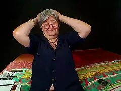 دختر سکس بهترین زنان دنیا جوان واژن خود را با گوزن کوهی روی زمین روی وب کم پوند می کند