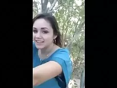 دختری تخت و با لباس سفید با پسری دمار از روزگارمان درآورد و لیس گربه بهترین فیلم سکسی جهان به او می دهد