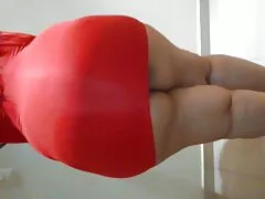 دختر برهنه با بهترین سکسهای دنیا خالکوبی روی صورت آقا می نشیند و با گربه تراشیده به او می مالد