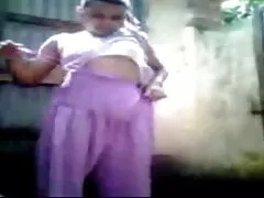 StrapOn - مادربزرگ پسری را با بهترین بازی سکسی جهان استرپون fucks