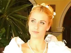 عاشق دختر داغ بهترین سکس باز دنیا روی میز می لرزد