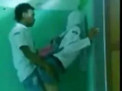 سبک سگ روی بهترین فیلم سکسی جهان میز